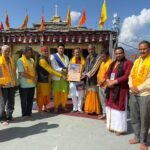 “रुद्रप्रयाग कार्तिकेय मंदिर में धार्मिक अनुष्ठान और श्रद्धालु”
