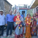 रुद्रप्रयाग के चामक, गोडणा और जाखणी गांवों में जनसंपर्क अभियान के दौरान ग्रामीणों की समस्याएं सुनतीं ऐश्वर्या रावत