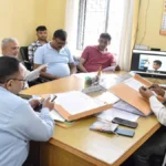 चमोली में विशेष गहन पुनरीक्षण-2026 अभियान की समीक्षा बैठक में अधिकारियों एवं राजनीतिक दलों के प्रतिनिधि।