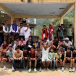 थराली में आयोजित भाजयुमो हॉफ मैराथन में दौड़ते प्रतिभागी और विजेताओं को सम्मानित करते विधायक भूपाल राम टम्टा।