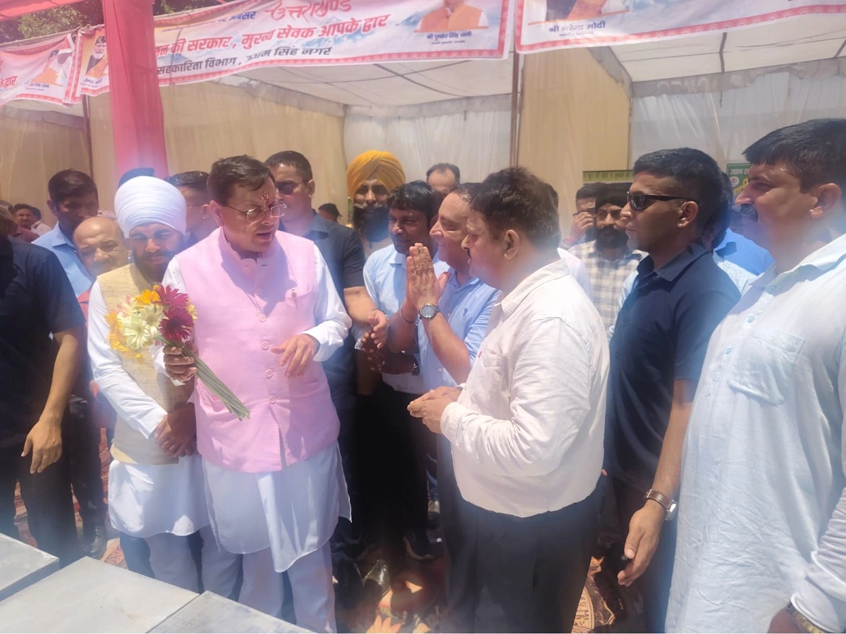 मुख्यमंत्री पुष्कर सिंह धामी की उपस्थिति में खटीमा के ग्राम बगुलिया में आयोजित UCC एवं अपनी सरकार रजिस्ट्रेशन कैंप में पंजीकरण कराते नागरिक