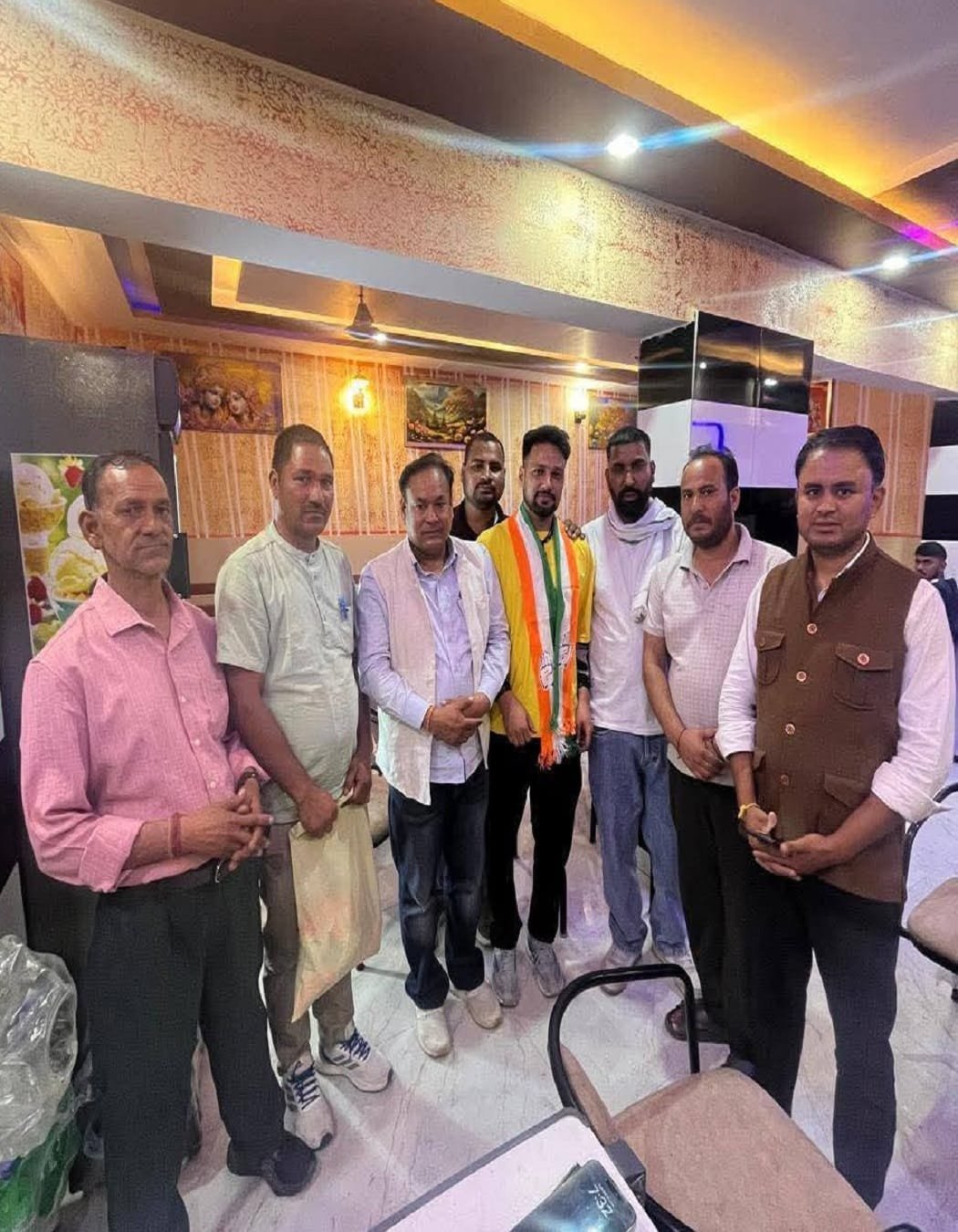पोखरी में कांग्रेस की सदस्यता ग्रहण करते नए सदस्य और विधायक लखपत बुटोला