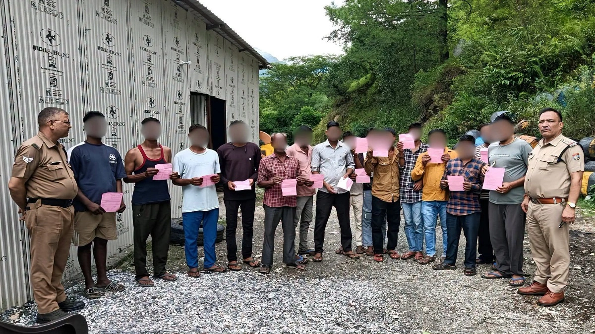 ऑपरेशन प्रहार: सत्यापन न कराने पर ठेकेदार पर ₹10 हजार का चालान, 14 मजदूरों पर भी कार्रवाई